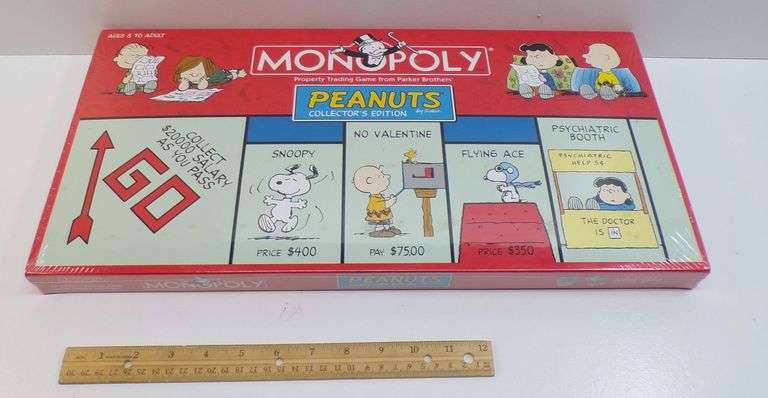 New Hasbro Peanuts Collector's Edition Monopoly Board Game.