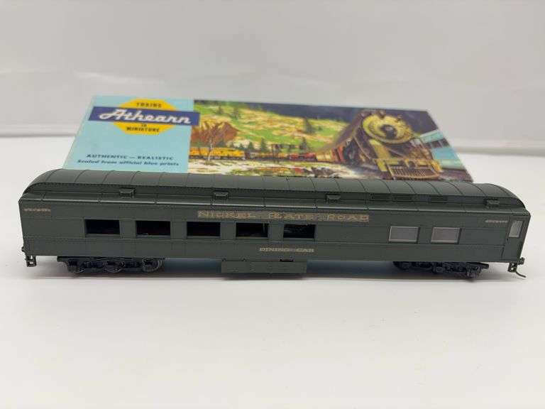 Athearn HO Scale Nickel Plate Road Diner Car