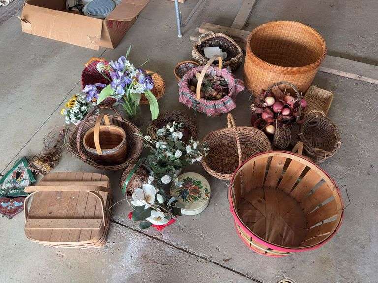 Large lot of baskets