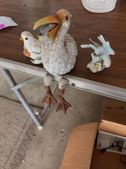3 Bird statues