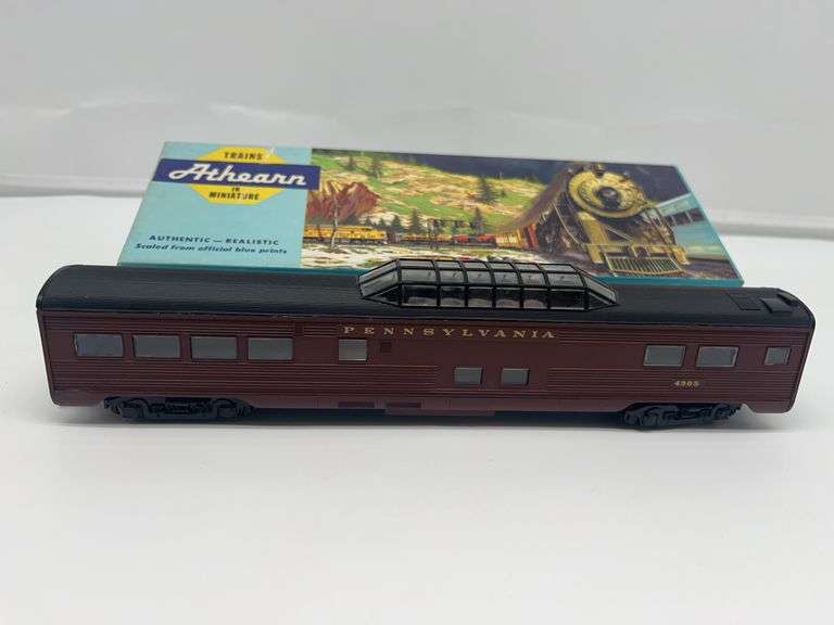 Athearn HO Scale Pennsylvania Railroad Dome Passenger Car