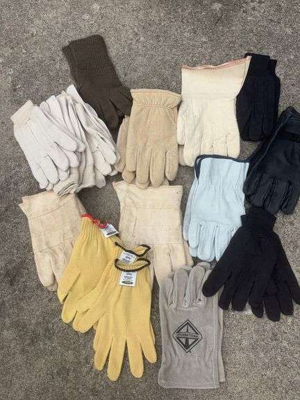 Box of multiple Mens gloves