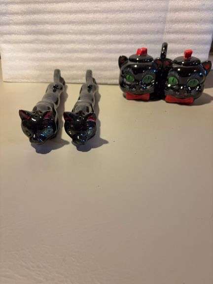 2 Black cat salt and pepper shakers
