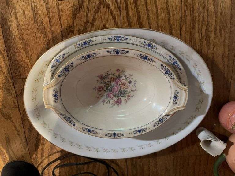 Lot of Pottery / Plates, etc.