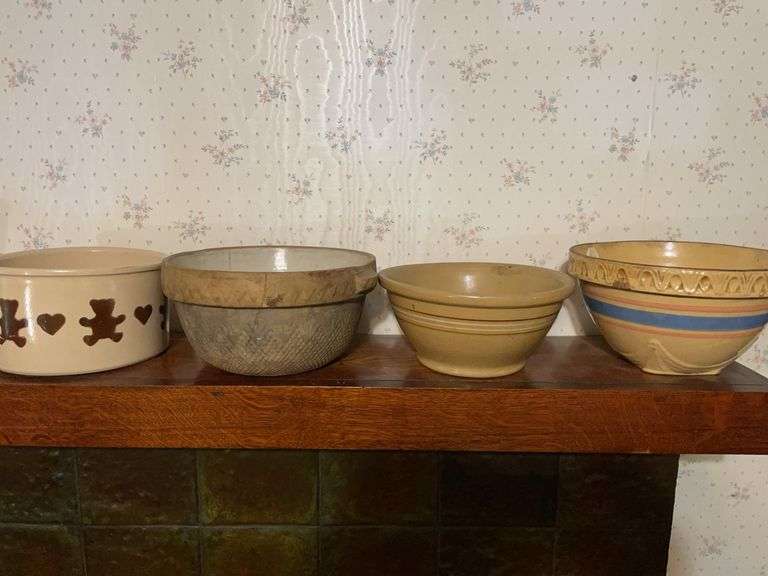 Pottery - 4pcs (one is marked Robinson, one is cracked)