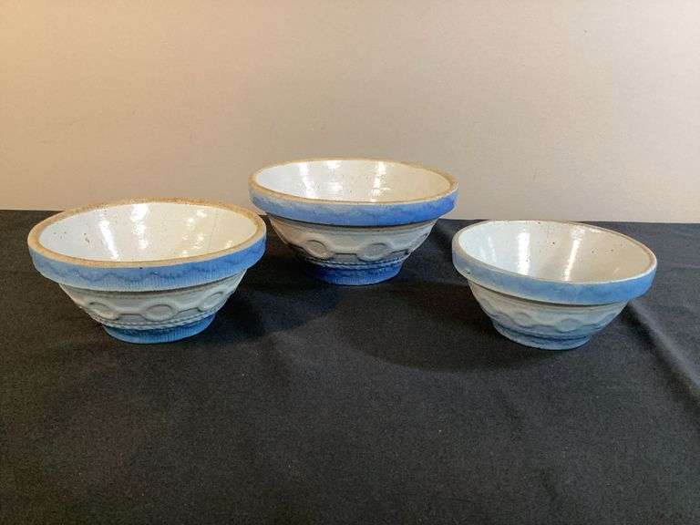 Set of 3 Vintage Blue & White Stoneware Mixing Bowls – Embossed Band Design