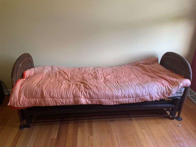 Antique Wicker Daybed