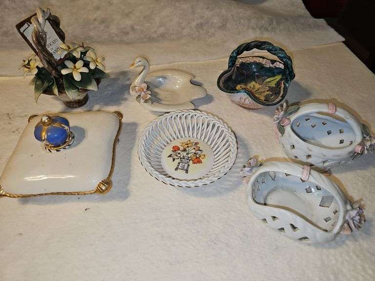 Capodimonte & Other Porcelain Trinkets