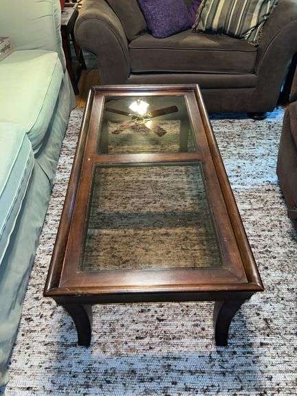 Coffee Table, 2 End Tables & Lamps