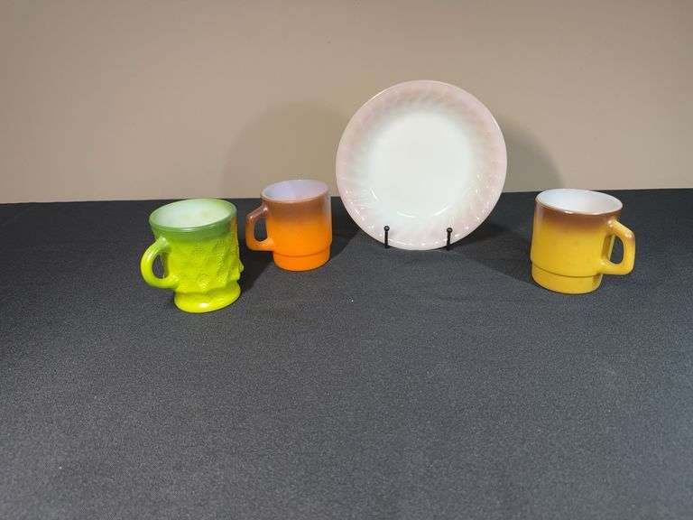 Vintage Fire-King Lot – Peach Lustre Plate & Color Fade Mugs