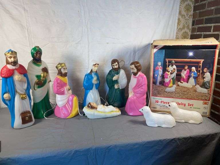 Blow Mold Nativity Set - Auction Ohio