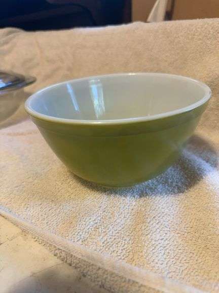 Vintage Pyrex & Assorted Housewares