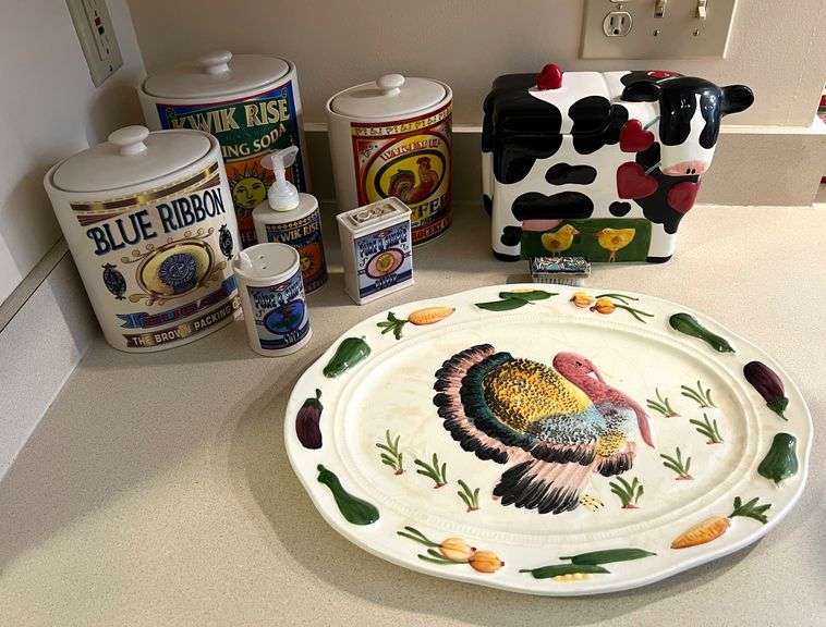Canisters and Kitchen Décor