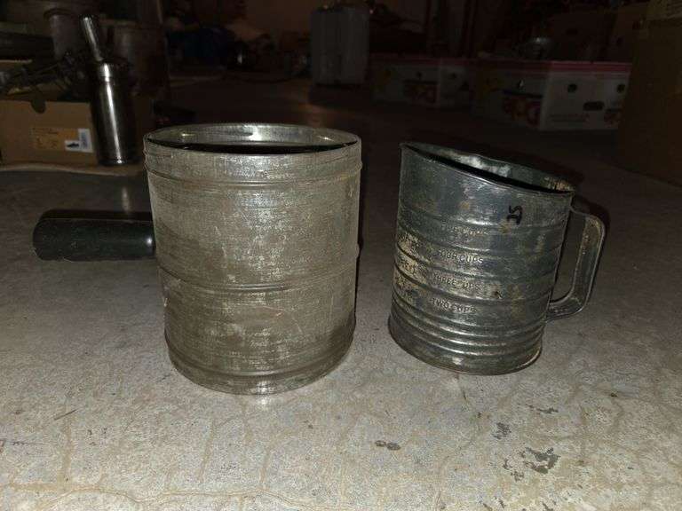 2 metal sifters