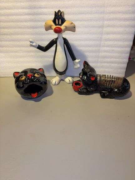 Cat letter holder and Sylvester