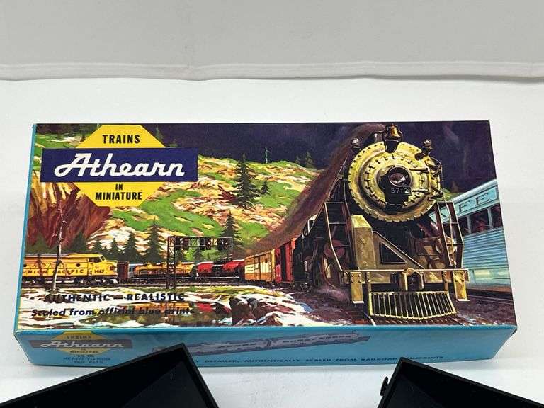 2-Bay Hopper Train Car with Box