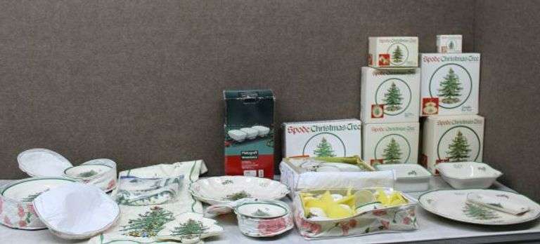 Spode Christmas Tree Dinnerware and Pfaltzgraff Winterberry Serving Set