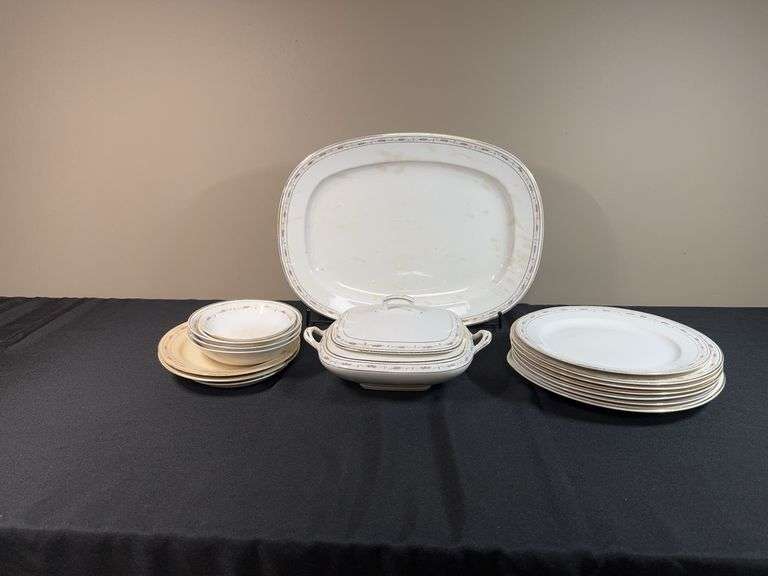 Hull Pottery USA Rectangular Planter – Green Glaze, Marked F74