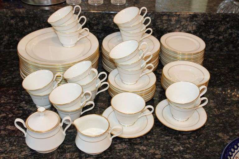 Oxford White Lace China Set