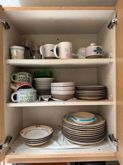 Ceramic Tableware and Drinkware Including Plates, Bowls, and Coffee Mugs