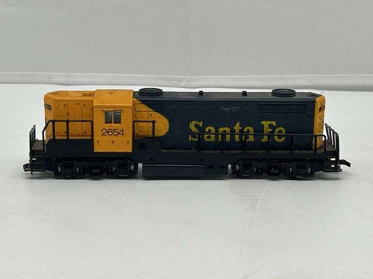 AHM HO Scale Santa Fe Locomotive