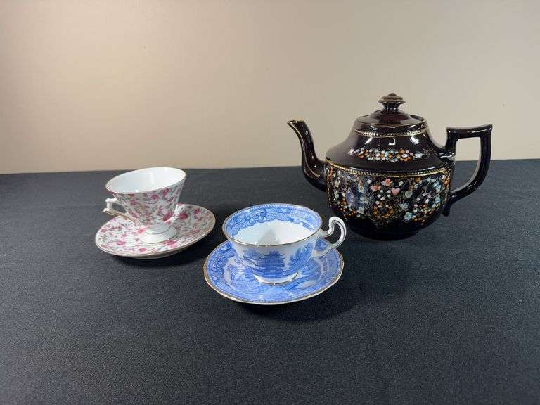 Vintage Teacups & Floral Teapot