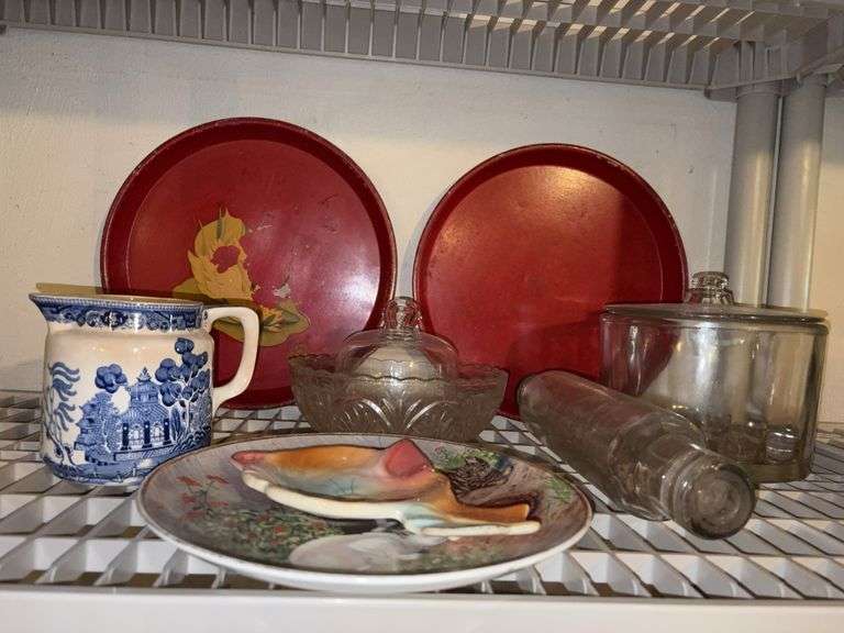 Cat items, platter