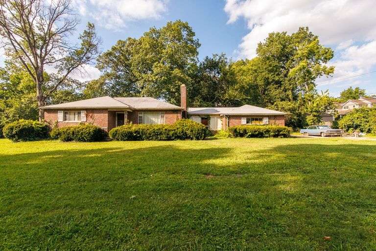 1956 Bluff Ave, Marble Cliff, Ohio 43212 - Reserve: $500,000