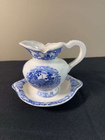 Assorted antique and vintage porcelain/ceramic pieces including: (1) Noritake hand-painted oval dish