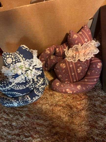 Wooden Shelves, Bears, etc.