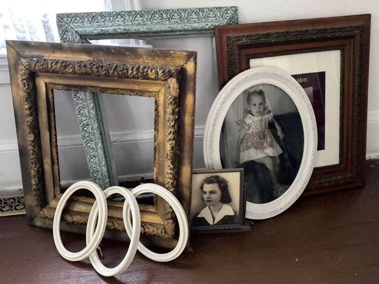 Decorative Picture Frames in Various Styles and Materials