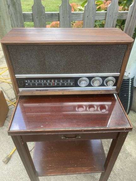 Vintage Magnovox Solid State Radio