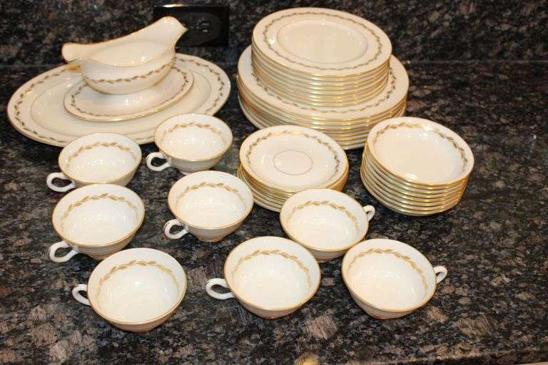 Lenox Golden Wreath China Set