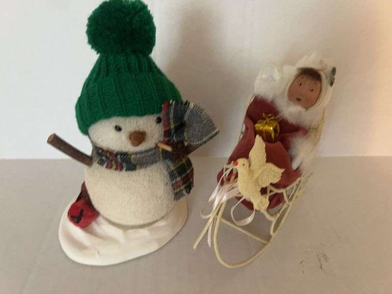 Byers' Choice Ltd. Carolers