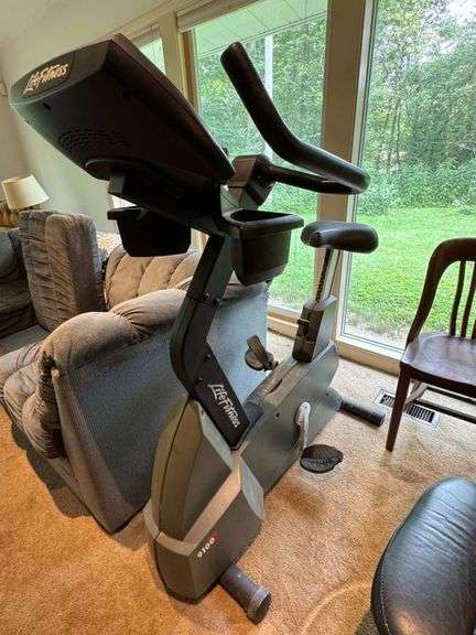 Life Fitness 9100 Lifecycle Upright Exercise Bike