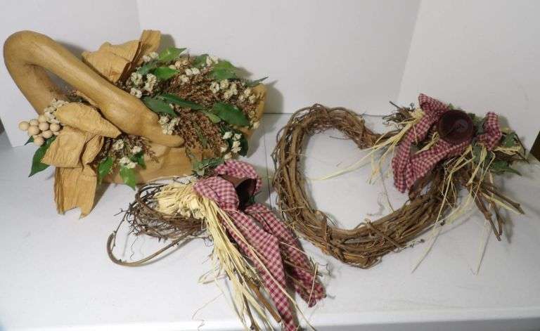 Wreath, Bow, And Swan