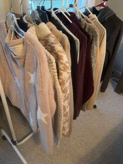 Woman’s sweaters/sweatshirts size medium