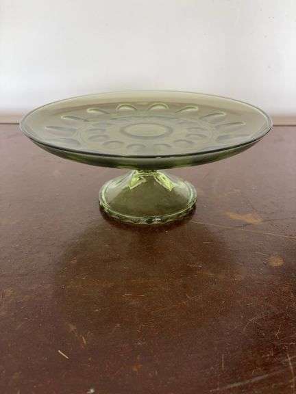 Green thumbprint cake holder