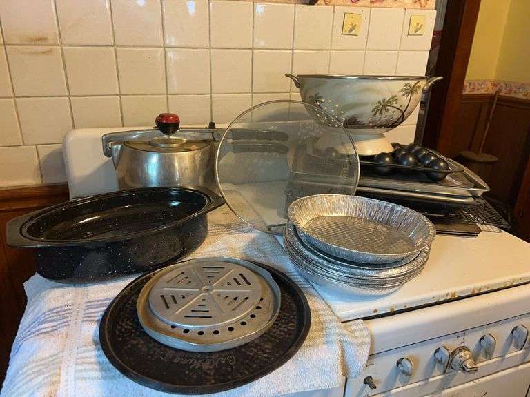 Cooking Trays, Pressure Cooker & Enamel Roaster