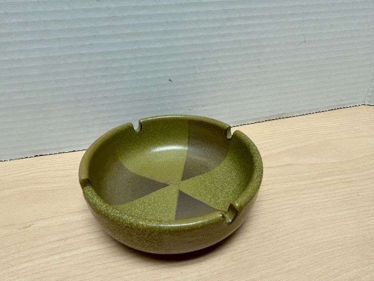 Mid-Century Green Ceramic Ashtray – Made in Taiwan, 4-3/8" Diameter