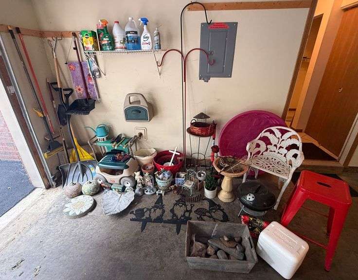 Yard Tools & Decor
