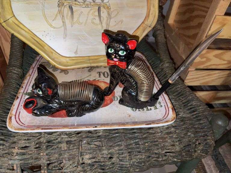 2 cat letter holders