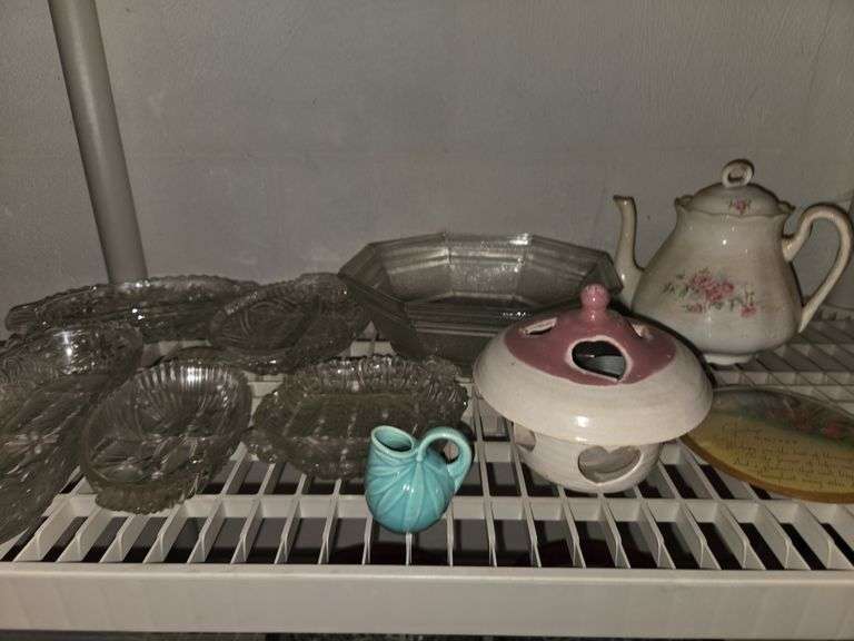 Clear glass lot with teapot