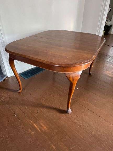 Mahogany Drop-Leaf Dining Table with Cabriole Legs