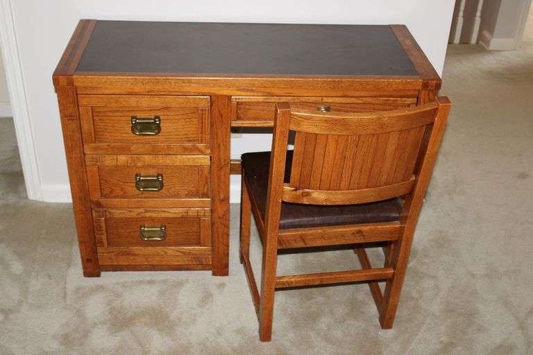 Young Hinckle Desk, Hutch & Chair Set