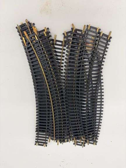 HO Scale Model Train Tracks With Curved Sections