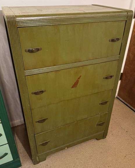 Green Painted Wooden Five-Drawer Chest with Ribbed Corner Details