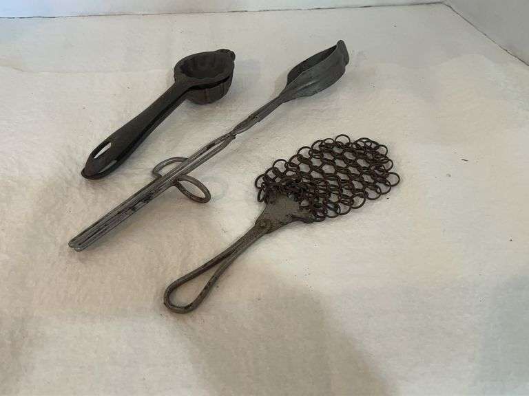 Antique Metal Pot Scrubber