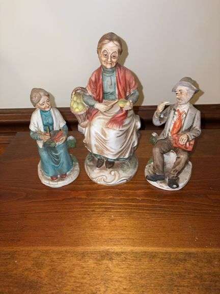 3 grandparent statues