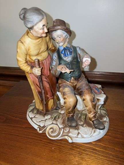 Grandma and Grandpa statue